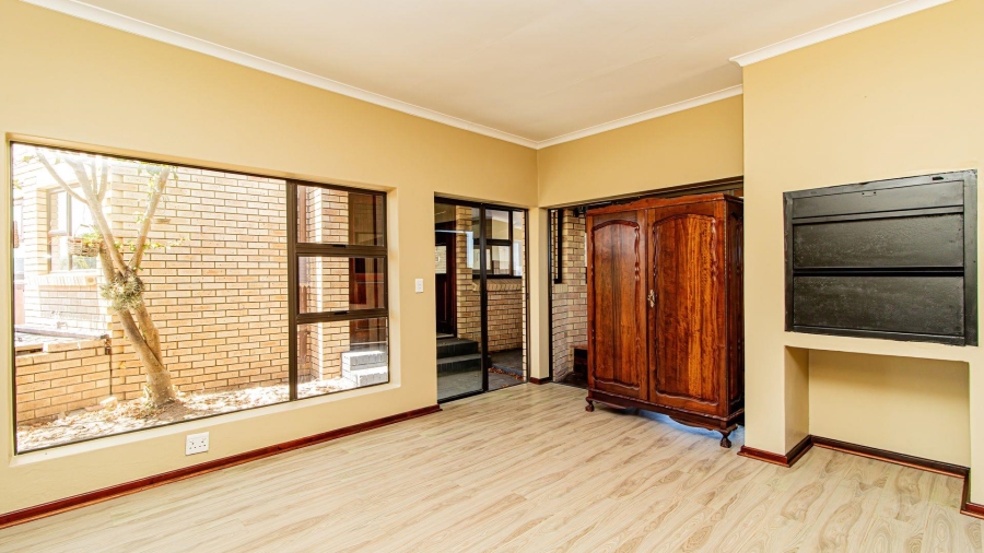 5 Bedroom Property for Sale in Hersham Western Cape